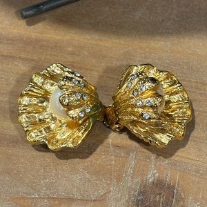 vintage gold-tone clam shell clip-on earrings with faux pearls and rhinestones
